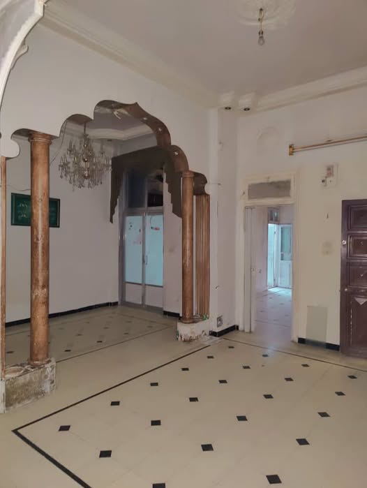 4-Bedroom House for Sale in Al-Muhajireen, Damascus · 90 m²