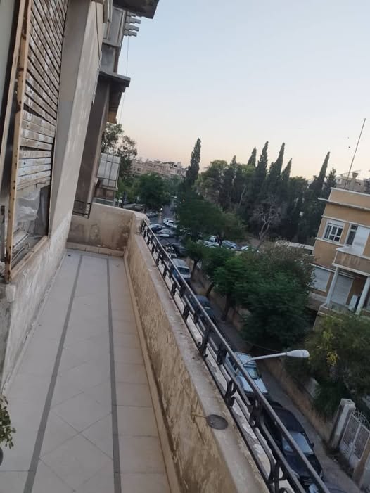 5-Bedroom Apartment for Sale in Al-Rawda, Damascus · 170 m²
