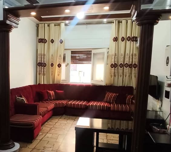منزل للبيع في شارع خالد بن الوليد – دخلة جامع عبد الرحمن بن عوف – 65 م² – غرفتان وصالون