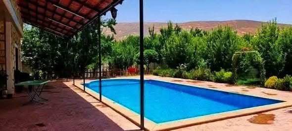 فيلا للإيجار في الزبداني – 3 غرف وصالون