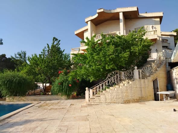 شاليه للإيجار اليومي في الزبداني 4 غرف