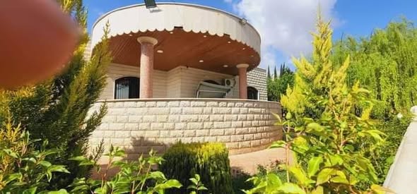 فيلا للإيجار في الزبداني – 3 غرف وصالون