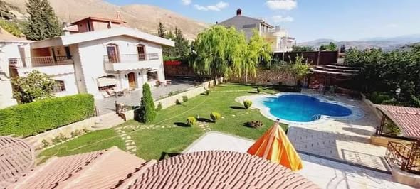فيلا الورد للإيجار اليومي في كروم مضايا – مسبح وإطلالة على السهل