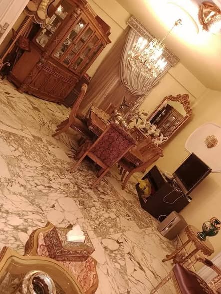 4-Bedroom Apartment for Sale in Al-Malki, Damascus · 325 m²