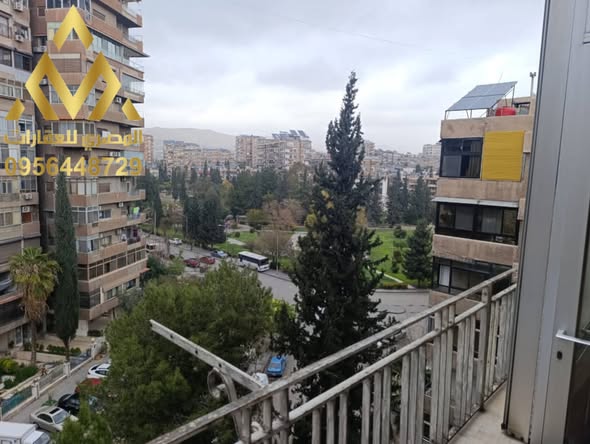 عقار 100 م² مع مصعد وإطلالة