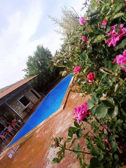 الزبداني، فيلا 3 غرف مع كراج