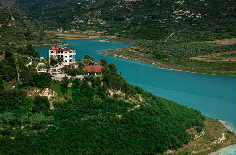 15-Bedroom Chalet for Sale in Latakia · 1,598 m² — photo 2