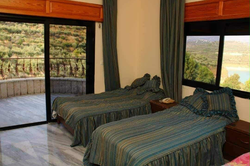 15-Bedroom Chalet for Sale in Latakia · 1,598 m² — photo 4